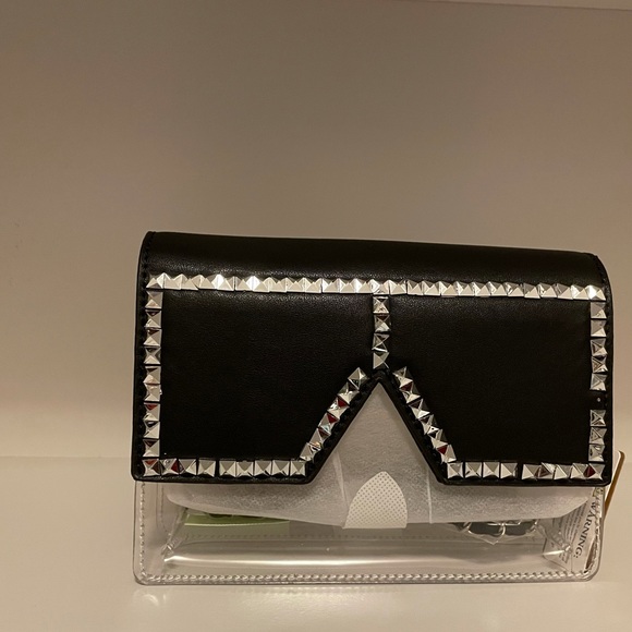 Trending Now the Shady Clutch - Picture 3 of 4